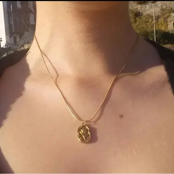 Tulip flower 18k gold plated pendant necklace. New. - Picture 2 of 13